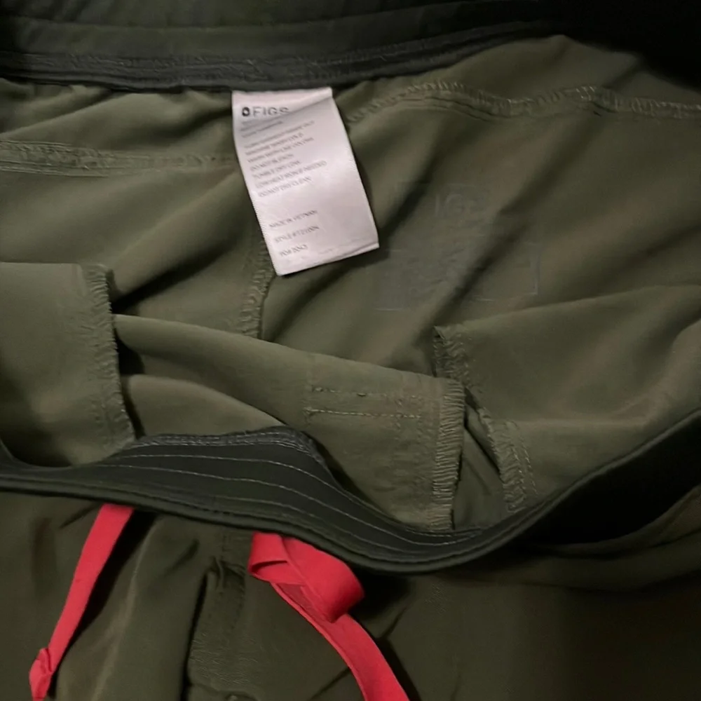 Figs Olive Green Set - Picture 6 of 7